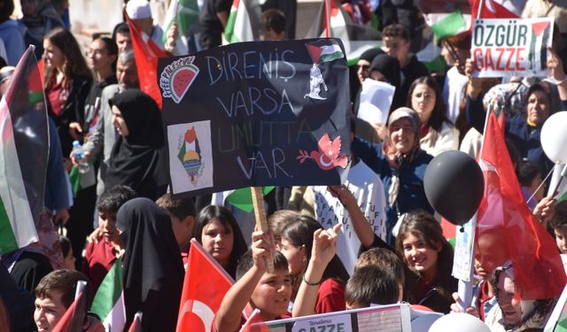Sivas'ta 5 bin öğrenci Filistin için yürüdü