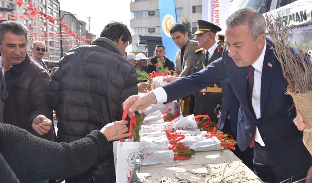 Sivas'ta Cumhuriyet'in ilanı, 21 pare top atışıyla kutlandı