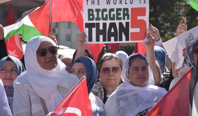 Sivas'ta kadınlardan Filistin için 'sessiz' zincir