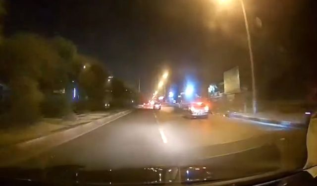 Sürücüsünün makas attığı otomobil, motosiklete çarptı