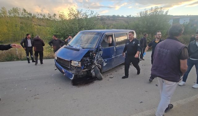 Tokat'ta otomobil minibüsle çarpıştı: 5 yaralı