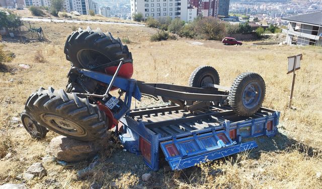 Tokat'ta traktör tarlaya devrildi: 2 ağır yaralı