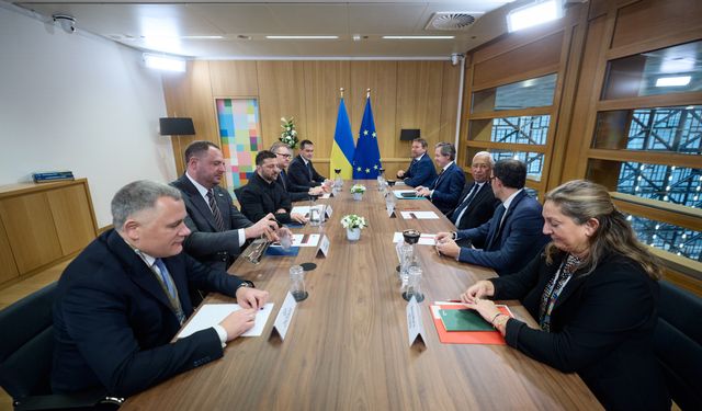 Ukrayna Devlet Başkanı Zelenskiy ile AB Konseyi Başkanı Costa, Brüksel'de bir araya geldi