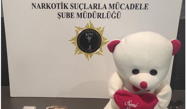 Uyuşturucuyu oyuncak ayının içerisine gizlemiş