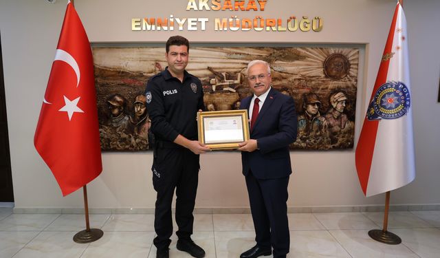 'Valiyi arayacağım' diyen alkollü sürücüye işlem yapan polislere, Aksaray Valisi'nden başarı belgesi