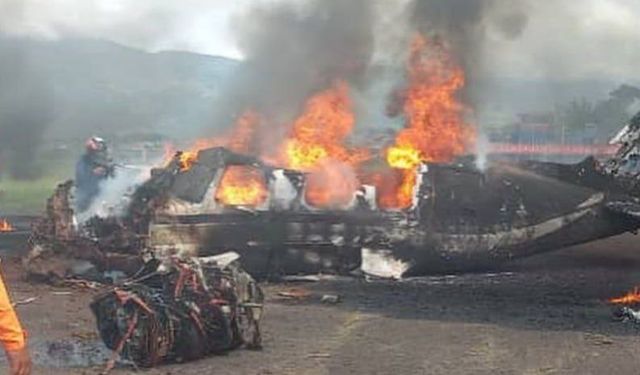 Venezuela'da uçak kalkış yaparken düştü: 2 ölü