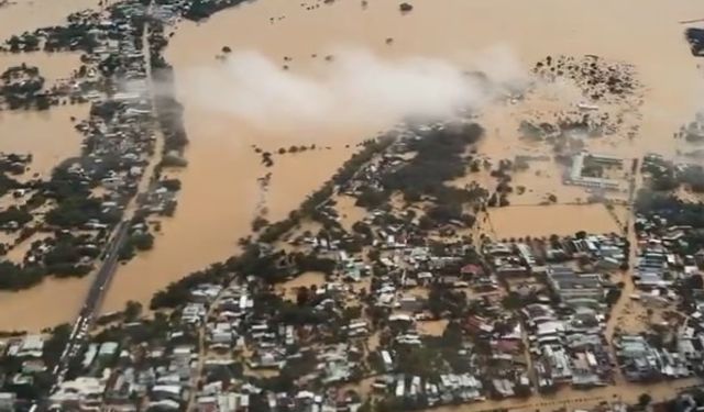 Vietnam'da sel nedeniyle hayatını kaybedenlerin sayısı 13'e yükseldi
