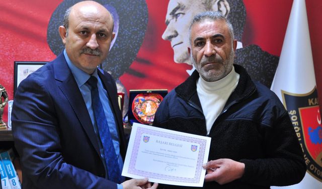 Yolcuyu hastaneye yetiştiren sürücü ödüllendirildi