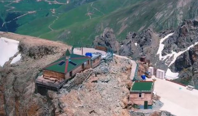 3 bin 200 rakımdaki Kırklar Mescidi yandı