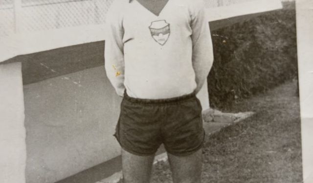 6 yıl profesyonel futbol oynadığı takımın maçlarına ev sahipliği yapan stadyumda köfte ekmek satıyor