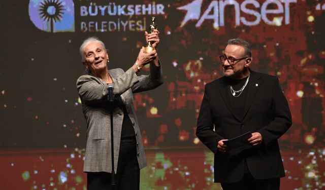 Altın Portakal'a 7 ödülle 'Tavşan İmparatorluğu' damga vurdu/ Ek fotoğraflar