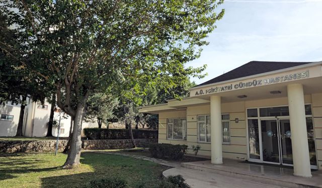 Antalya -Görme engelli müzik öğretmeninden hastalara ‘ritim ve şarkılı terapi' /Video eklendi