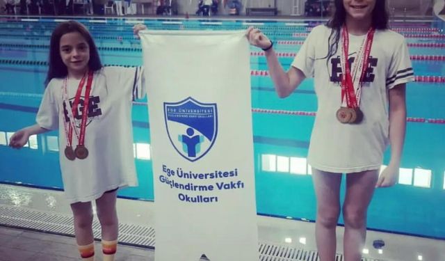 Antrenör babanın yüzücü kızları