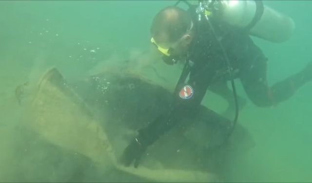 Baraj gölündeki eğitim dalışında 'büyü' malzemeleri bulundu