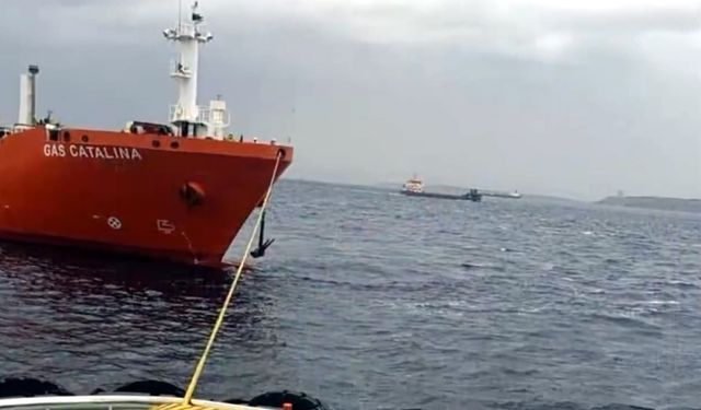 Çanakkale Boğazı'nda arızalanan tanker, Karanlık Liman'a çekildi
