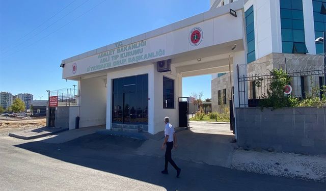 Cezaevinden izinli çıkan babasını öldüren sanığa 15 yıl 10 ay hapis, annesine beraat