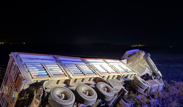 Diyarbakır'da 5 aracın karıştığı kazada ölen 4 kişi toprağa verildi