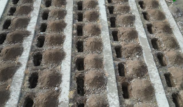 Erzurum'da dondurucu soğuklar öncesi '500 kışlık mezar' kazıldı