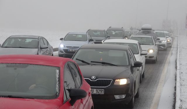 Erzurum'da sis etkisini sürdürüyor
