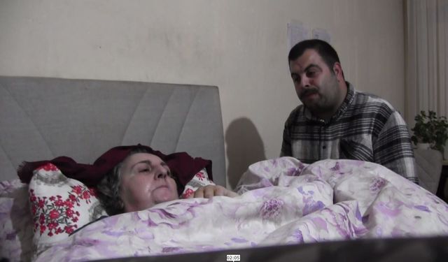 Felç kalan annesine ömrünü adadı