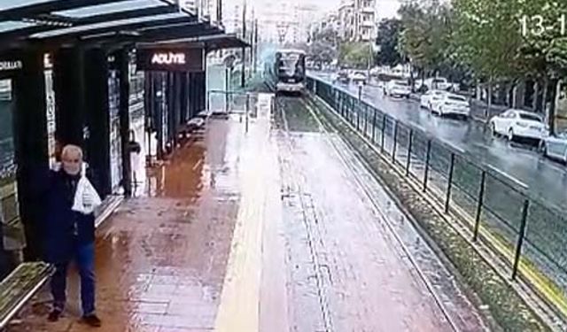 Gaziantep'te seyir halindeki tramvaya yıldırım düştü (2)