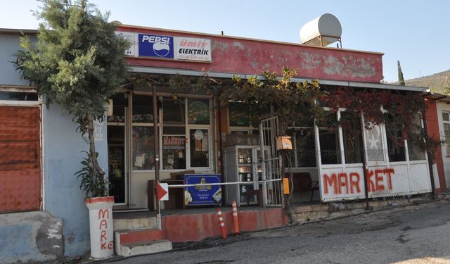 Hayırsever, bakkalın veresiye defterindeki 100 bin TL'lik borcu ödedi