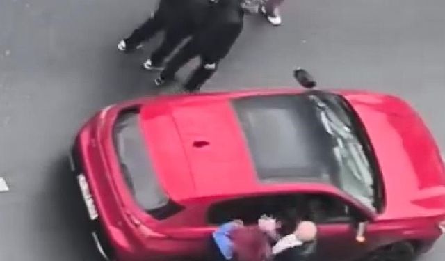 İstanbul - Beylikdüzü'nde kadın sürücülerin yol kavgası kamerada