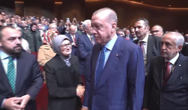 İstanbul - Cumhurbaşkanı Erdoğan İlim Yayma Ödülleri Töreni'nde konuşuyor -1