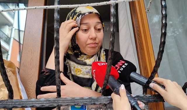 İstanbul- Eyüpsultan'da şoförün kontrolünü kaybettiği vinç 4 araca ve 2 binaya çarptı