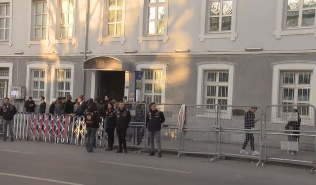 İstanbul- Harbiye'deki Saint Esprit Katedrali'nin önünde yoğunluk başladı