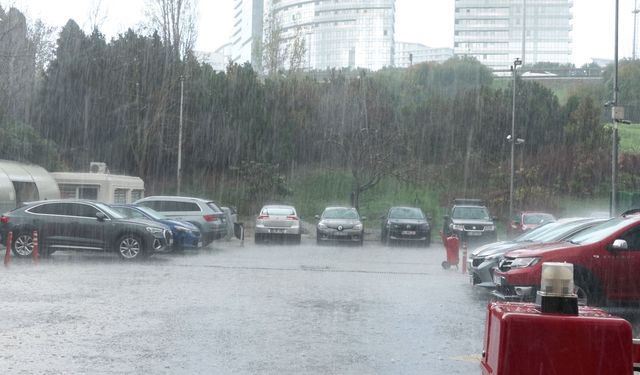 İstanbul- İstanbul'da dolu yağışı etkili oluyor- 2 (Bağcılar)