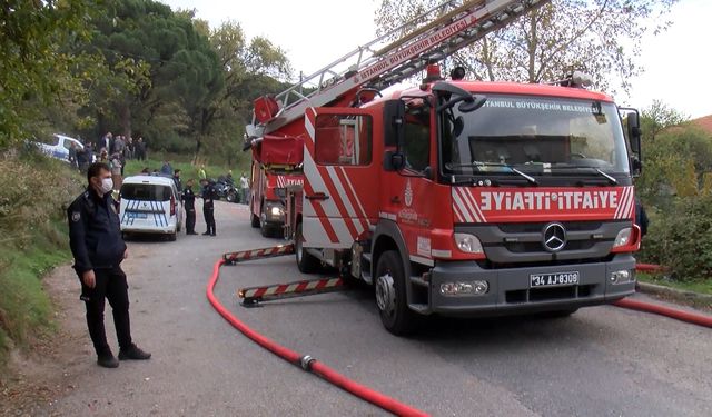 İstanbul - Maltepe'de 4 katlı binanın çatısında çıkan yangın söndürüldü
