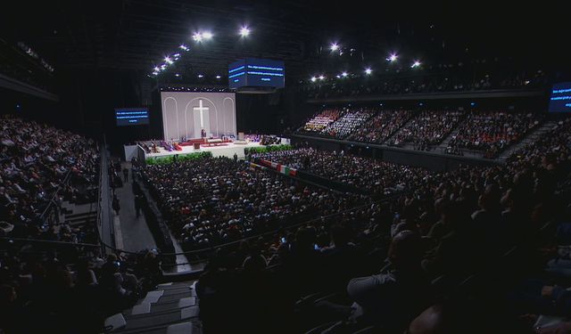İstanbul- Papa 14. Leo Volkswagen Arena'da yaklaşık 4 bin kişilik ayini yönetti