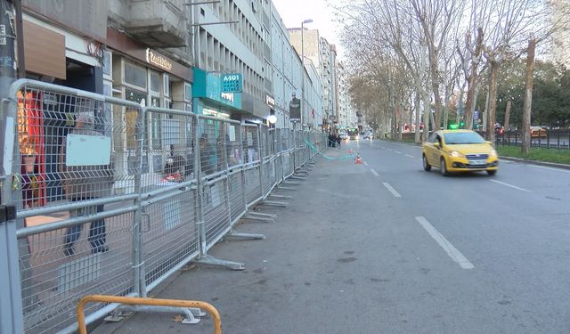 İstanbul - Papa 14. Leo'nun ziyareti öncesi Saint Esprit Katedrali'nin çevresinde güvenlik önlemi