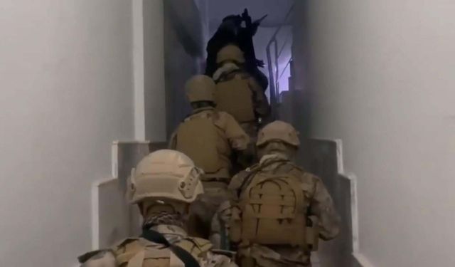 İzmir merkezli FETÖ operasyonu: 18 gözaltı