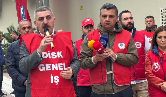 İzmir'de Büyükşehir Belediyesi işçilerinden oturma eylemi / Video eklendi