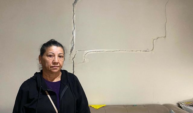 İzmir'de evlerinde çatlaklar oluşan mahalleli çözüm bekliyor / Ek fotoğraflar