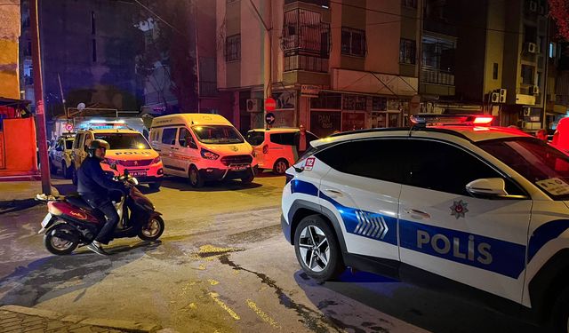 İzmir'de sokak ortasında silahlı saldırı: 1 ölü 3 yaralı