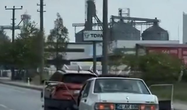 Kapıları açık otomobil ile yolculuk yaptı; o anlar kamerada