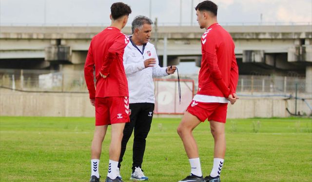 Karşıyaka Teknik Direktörü Basatemür: 'Sahada 11, tribünde binler olacağız'