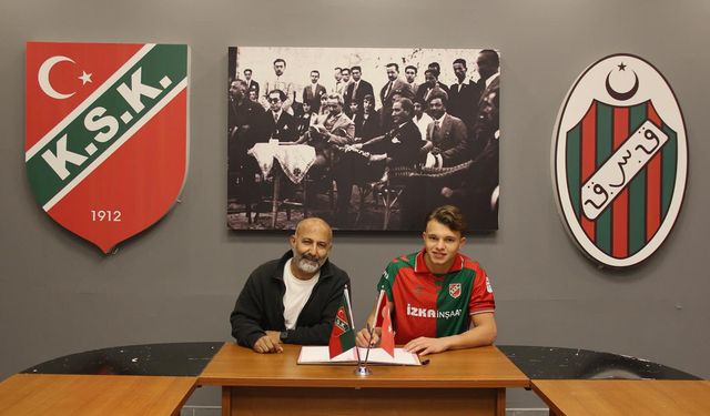 Karşıyaka'da genç kaleci profesyonel oldu