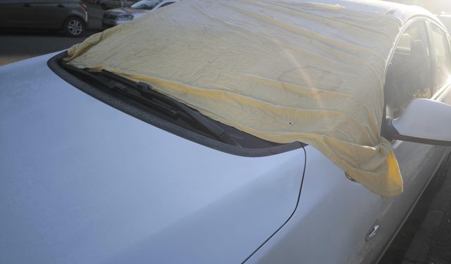 Kars'ta araçların motorları dondu