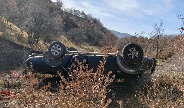Kayıp olarak aranan öğretmen, devrilen kamyonette ölü bulundu