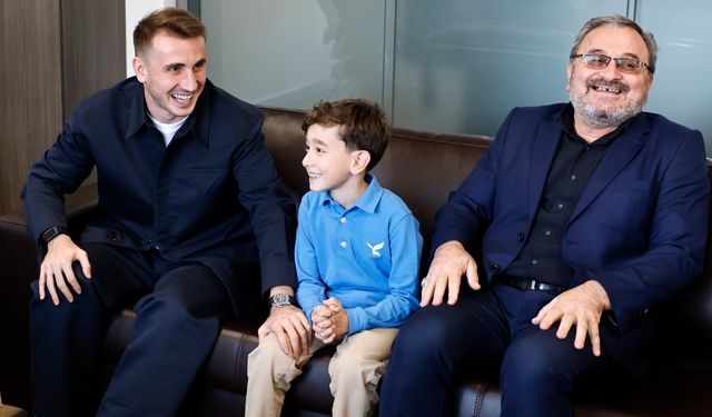 Kerem Aktürkoğlu, 3'üncü sınıf öğrencisi Aras Şamlı'nın hayalini gerçekleştirdi