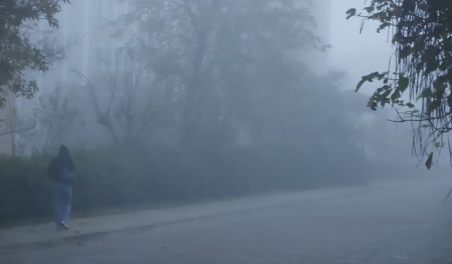 Keşan'da yoğun sis; binalar gözden kayboldu