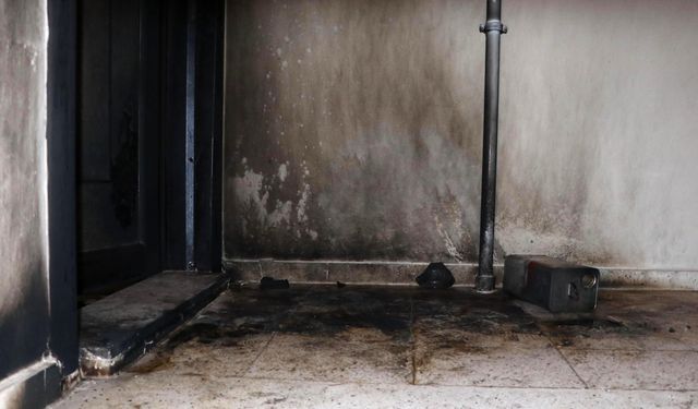 Komşusunun evinin kapısına elektrikli düzenek kuran sanık, ‘İnsan hemen ölmez' diye kendini savundu