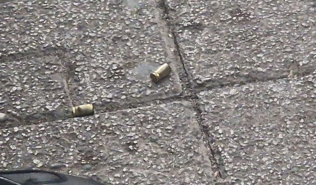 Medikal dükkanına silahlı saldırı: 2 yaralı