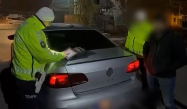 Öğrenci yurdu önünde otomobil ile drift atan sürücünün ehliyetine el konuldu