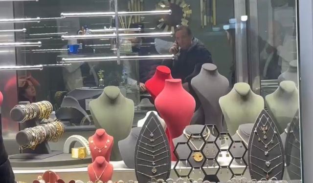 Ordu'da kasklı soyguncu kuyumcudan 5 kilo altınla kaçtı