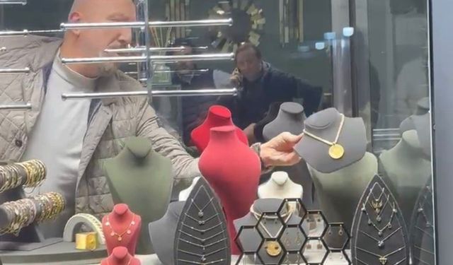 Ordu'da, kasklı şüphelinin kuyumcu hırsızlığı kamerada (2)